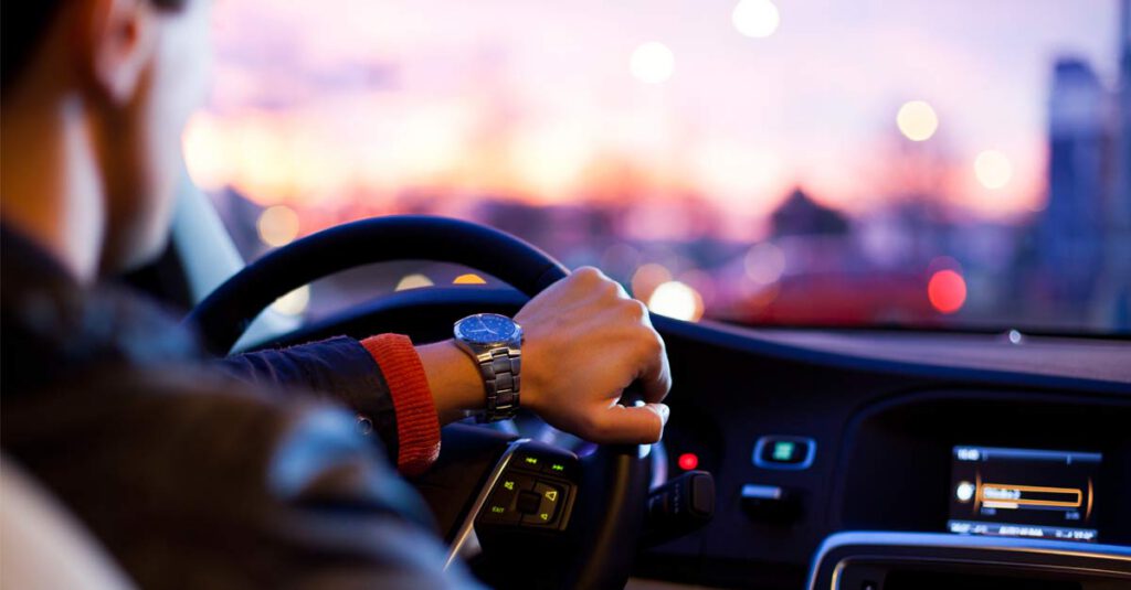 Chauffeur en train d'attendre un client à l'aéropor de Genève